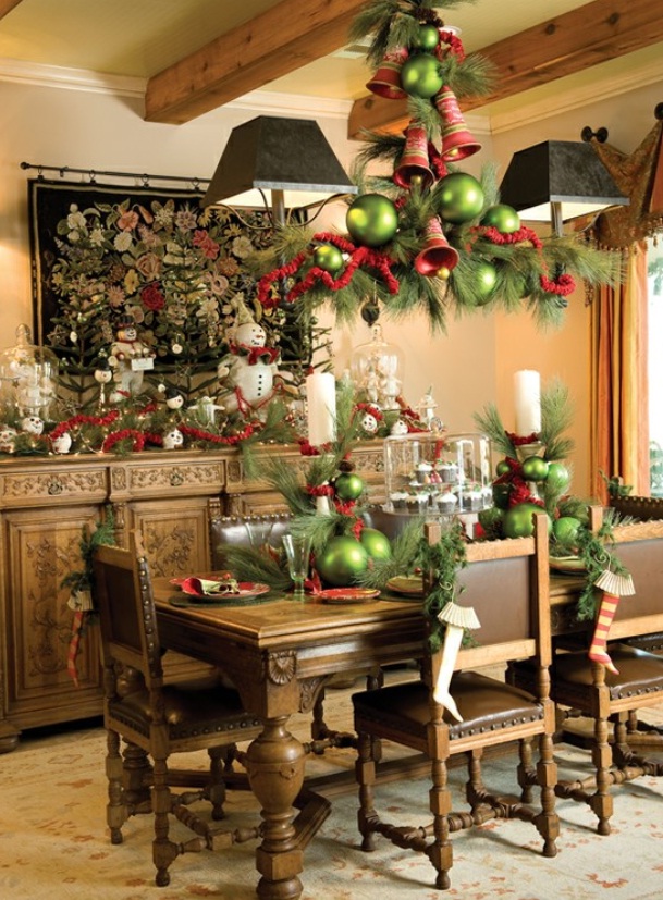 beautiful-sharp-dining-room-with-jingle-belt-christmas-decorating