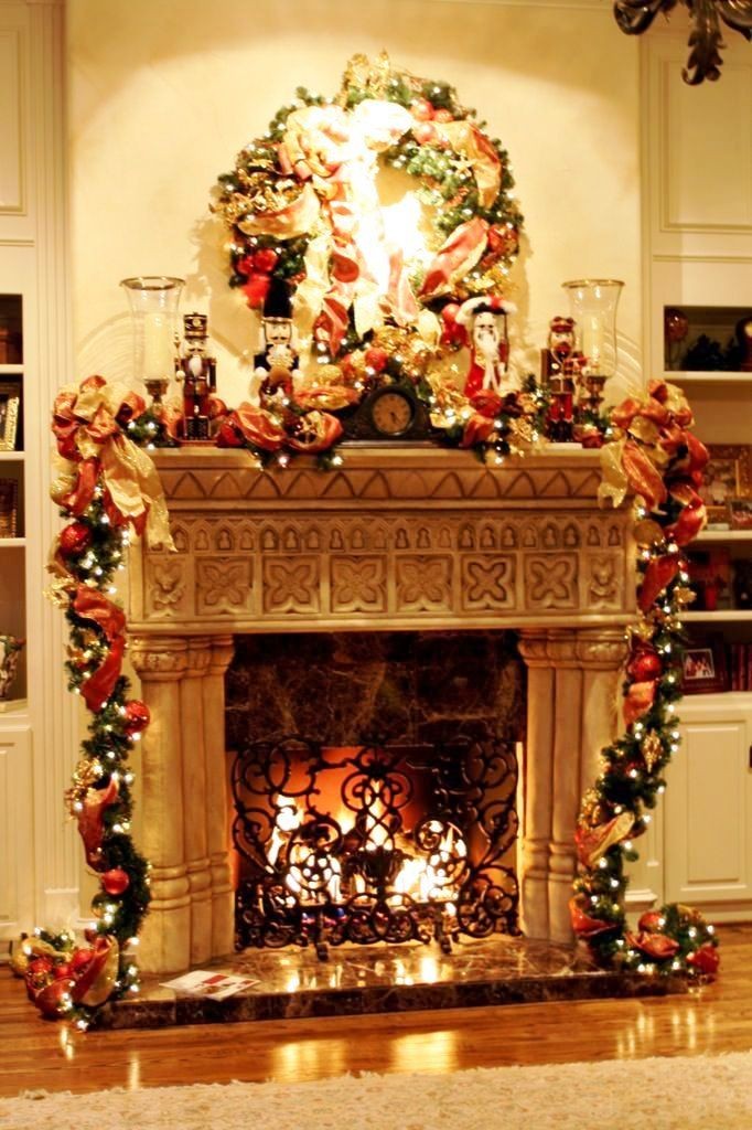 christmas-decorating-ideas-for-your-fireplace-mantel