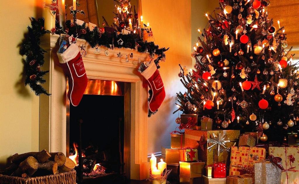 21 Amazing Christmas Fireplace Decor Ideas