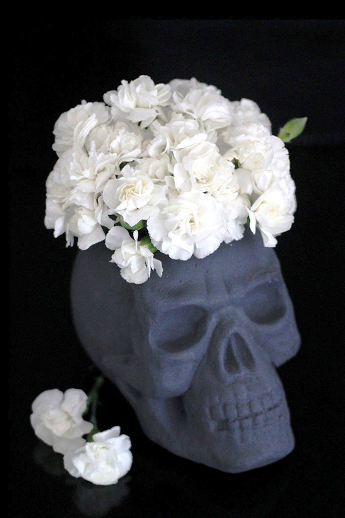 foam-skull-vase-
