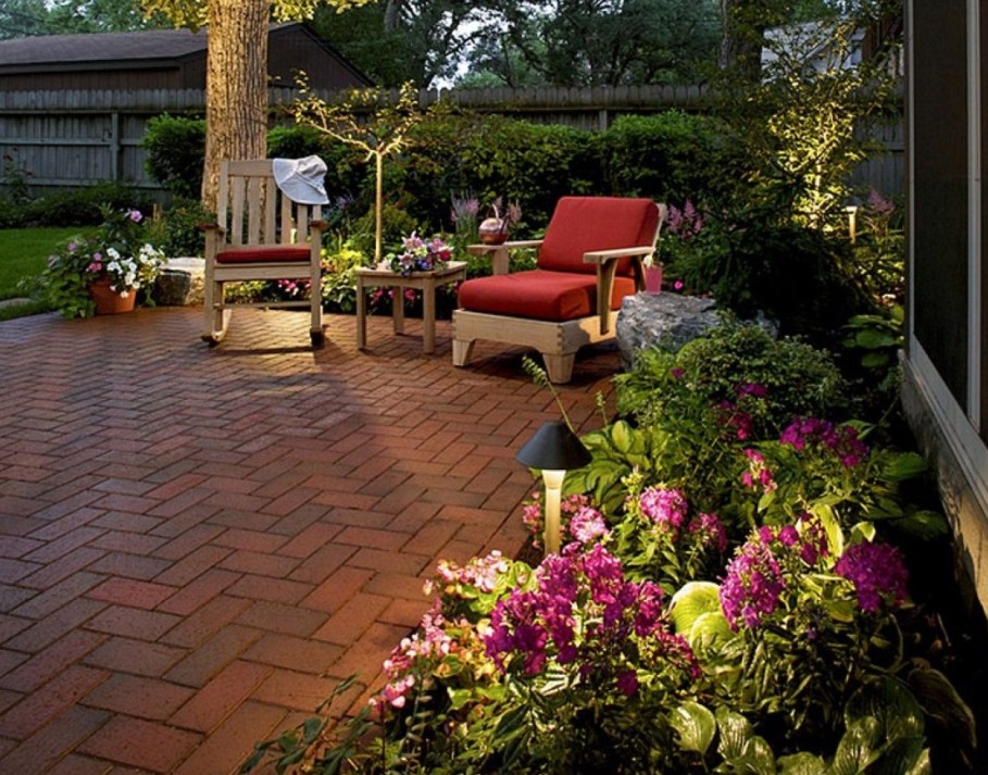 modern-backyard-landscaping-idea-with-flowers