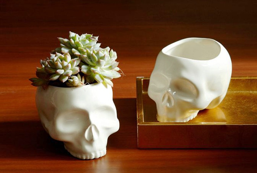skull-vases-