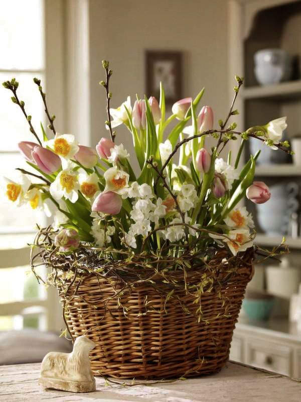 tulip-flower-arrangements-ideas-for-spring-living-room-apartment-
