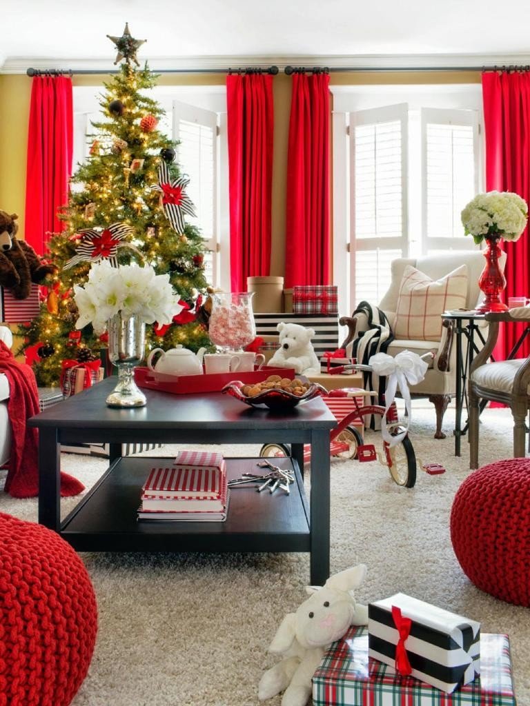 Holiday-House-red-black-white-decor-vert