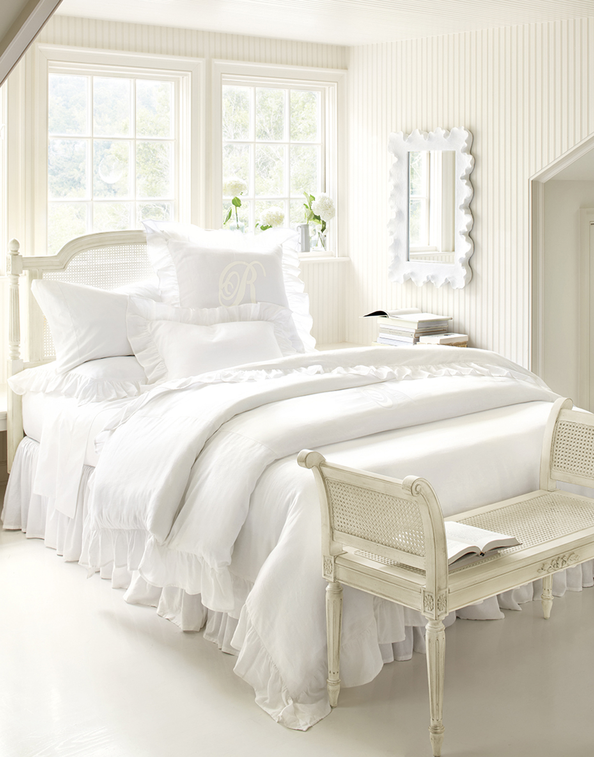 How to Decorate an All White Bedroom