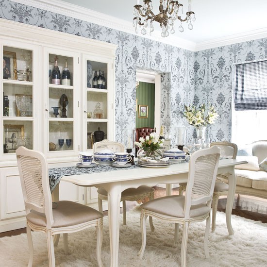 pale-blue-printed-wallpaper--dining-room