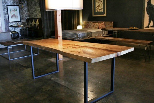 reclaimed-wood-dining-table-with-metal-legs