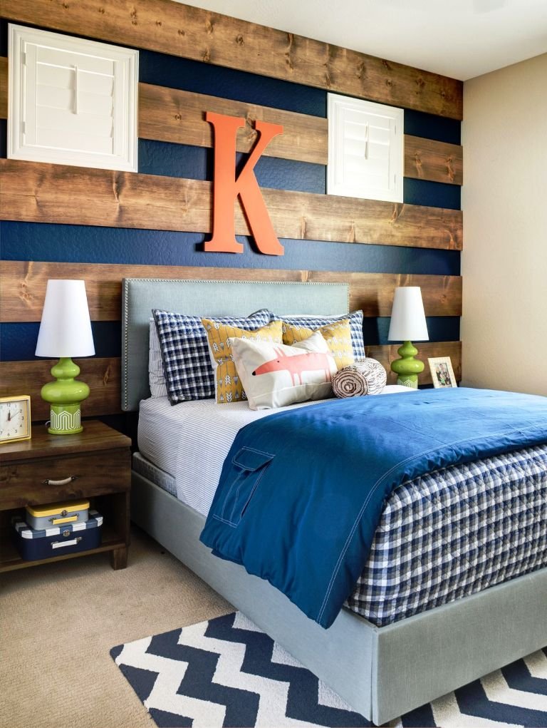 striped-wood-wall-accent