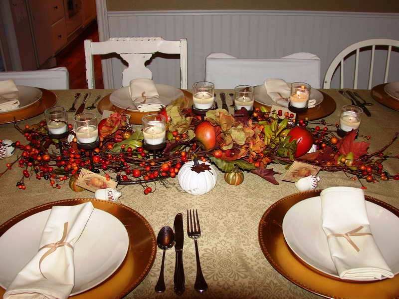 thanksgiving-table-centerpieces-ideas-with-simple-design