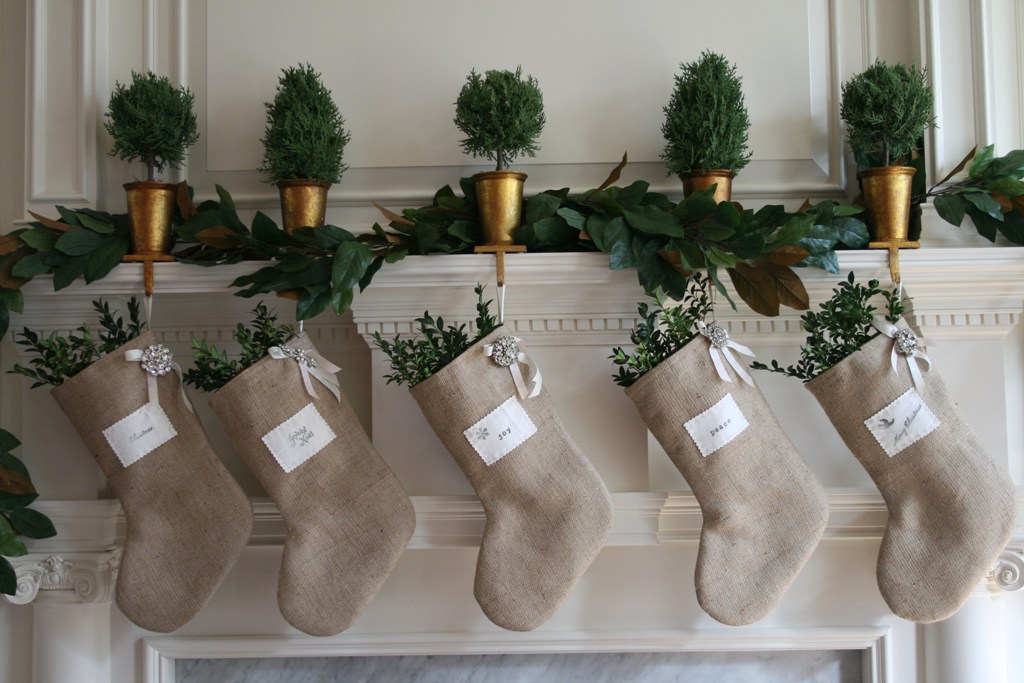 burlap-christmas-stocking-ideas