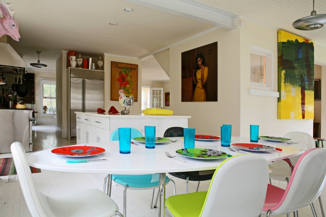 Colorful-Dining-Room-Colors-With-white-dining-table-and-colorful-chairs-design