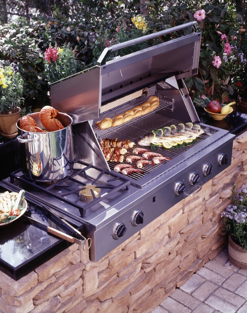 outdoor-kitchen-cook