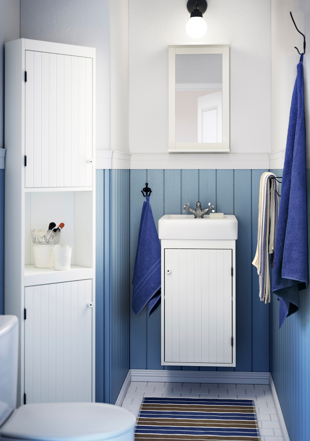 small bathroom with a white wash-basin