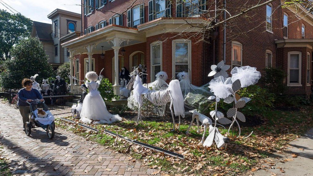 Crazy Awesome Halloween Decoration Ideas