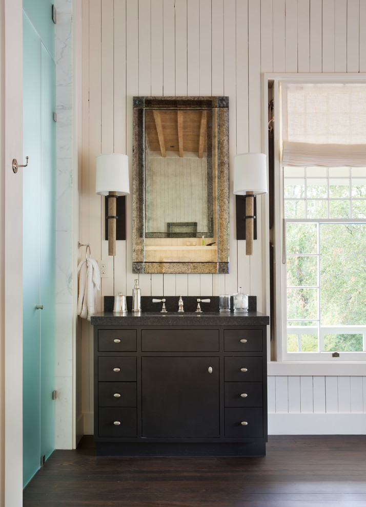 Farmhouse Bathroom Design