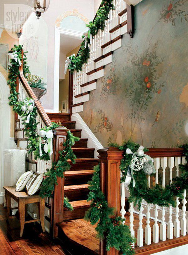 beautiful-christmas-stairs-decoration-ideas-16