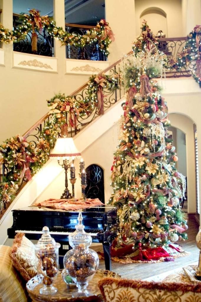beautiful-christmas-stairs-decoration-ideas-17