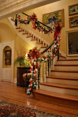 Beautiful Christmas Stairs Decoration Ideas