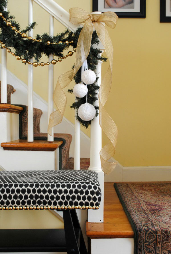 beautiful-christmas-stairs-decoration-ideas-3