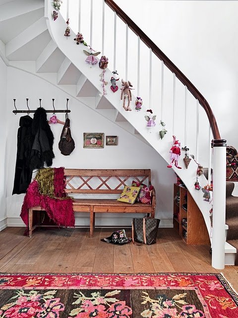 beautiful-christmas-stairs-decoration-ideas-8