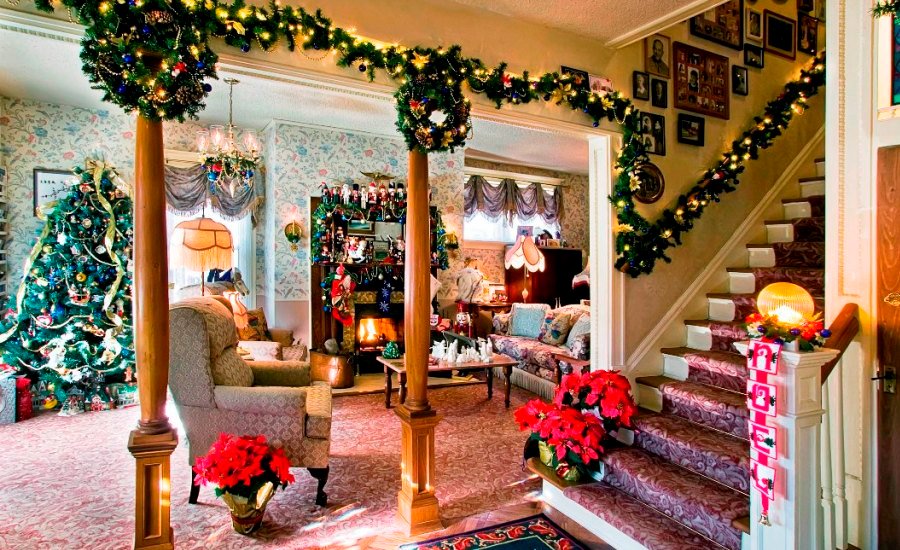 beautiful-christmas-stairs-decoration-ideas-9