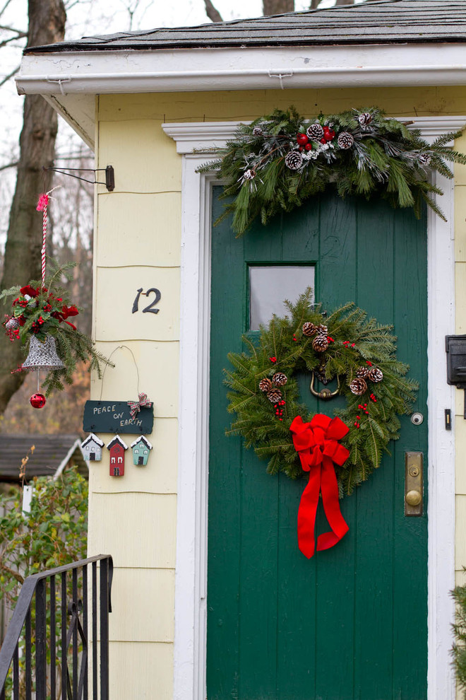 christmas-decorations-front-door-ideas-20