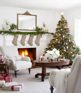 30 Best Christmas Living Room Decorating Ideas
