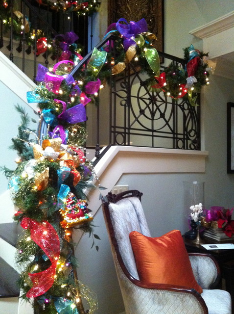 christmas-stairs-decoration-transitional-style