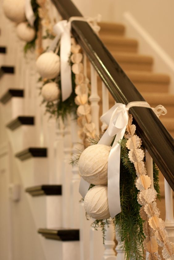 christmas-stairs-decoration-tropical-style