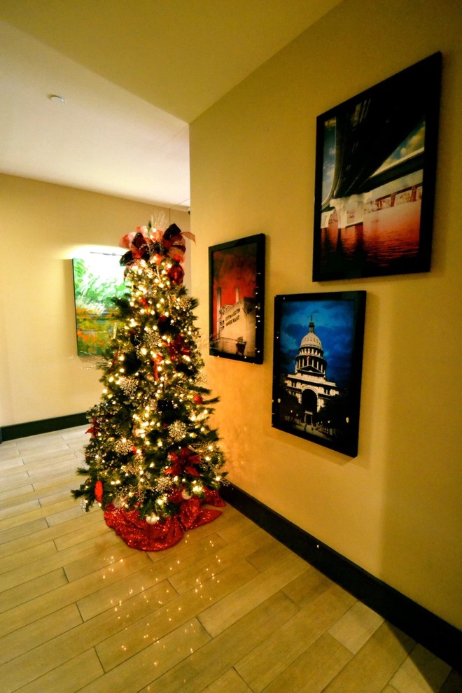 christmas-tree-hallway-design