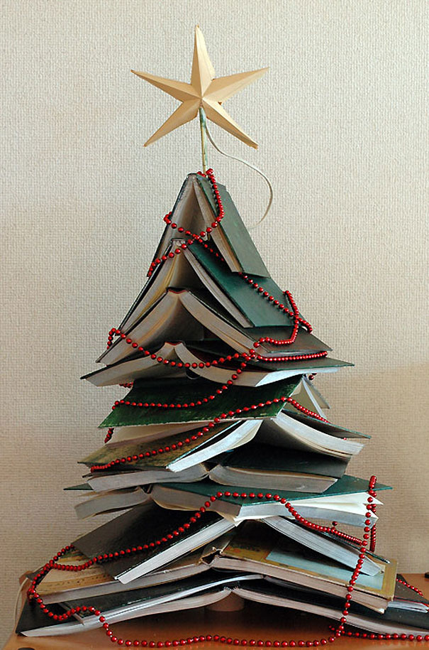 diy-hardcover-christmas-tree