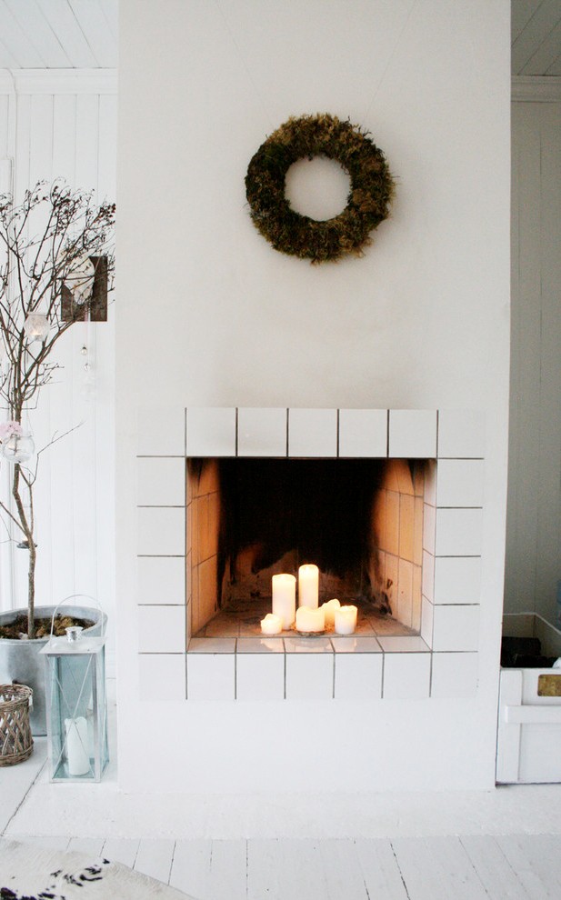 scandinavian-living-room-christmas-wreath-decoration
