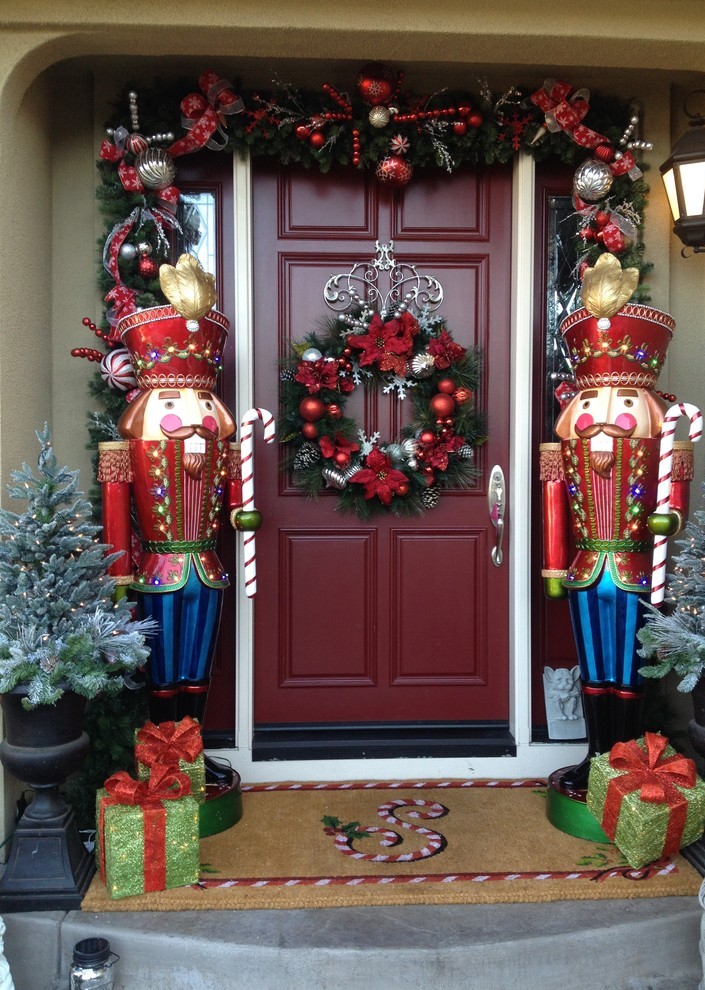 traditional-entry-christmas-wreath-decoration
