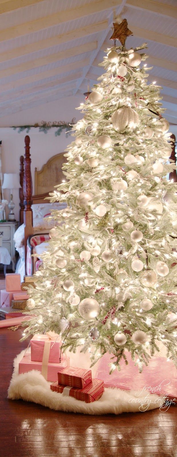 21 Elegant Christmas Trees Decoration Ideas