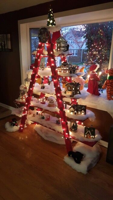 wonderful-christmas-decos-on-red-ladder