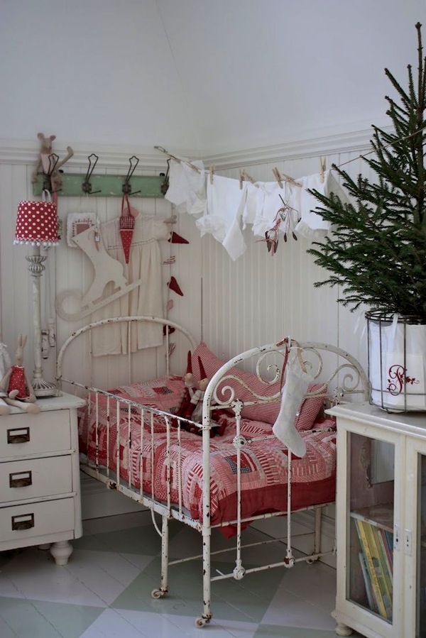 kids-room-christmas-decor-ideas-11