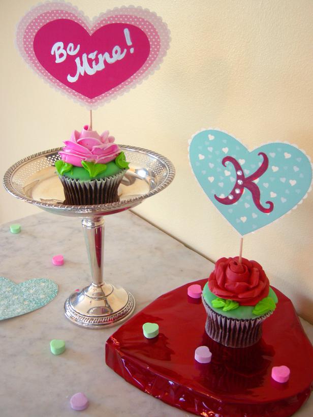 playful-cupcake-toppers