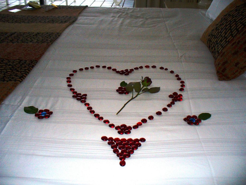 romantic-valentines-bedroom-decorating-ideas-12