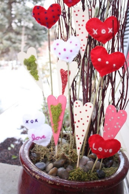 unique-outdoor-valentine-decor-ideas-12