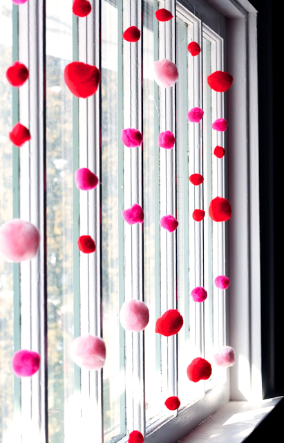 valentine-pom-pom-decor