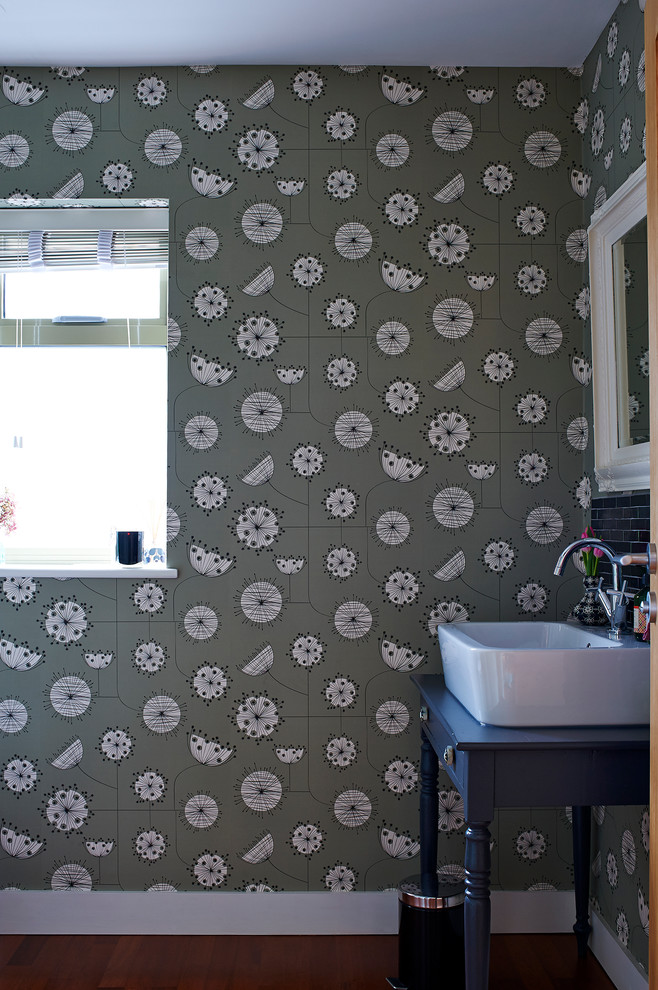 Contemporary Bathroom With Wallpaper