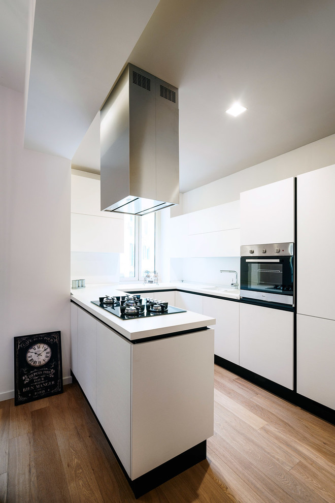 Small Shabby-Chic Style Kitchen