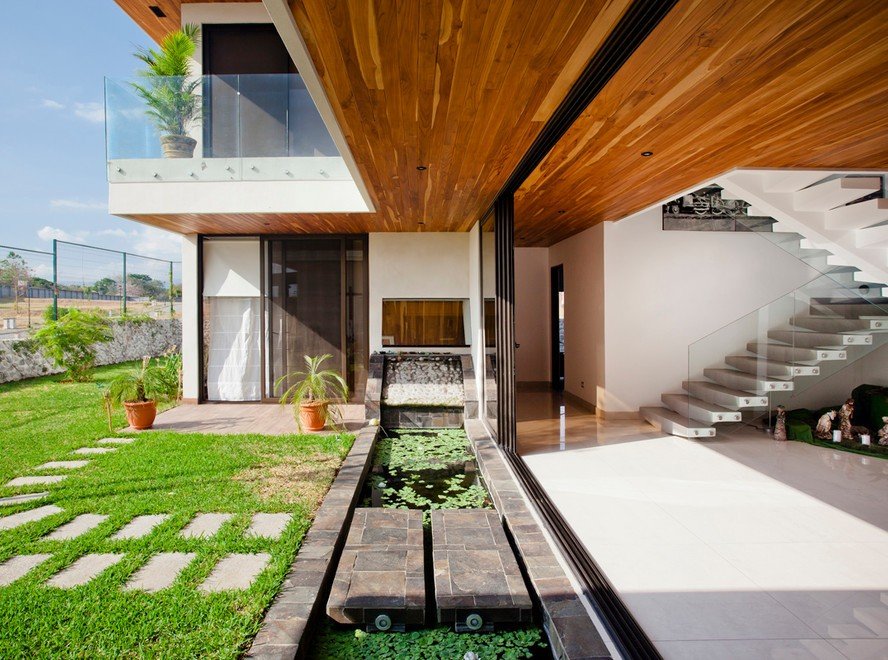 Tropical Backyard Patio Design