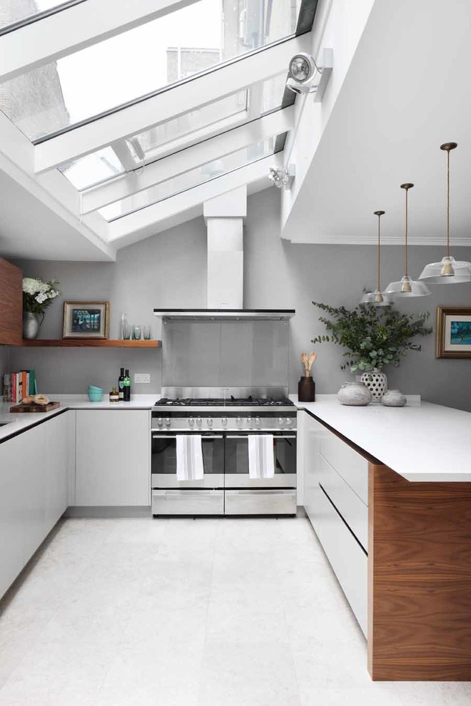 All White U-Shaped Kitchen Design