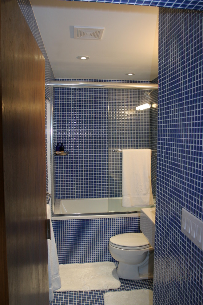 Modern Bathroom Design With Blue Floors