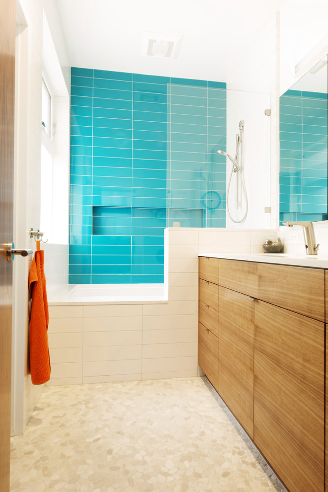 Modern Bathroom Design With Blue Tile