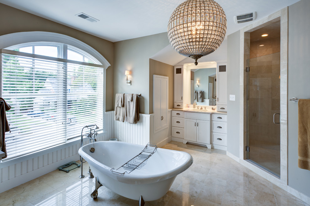 Modern Bathroom Design With Claw-Foot Tub