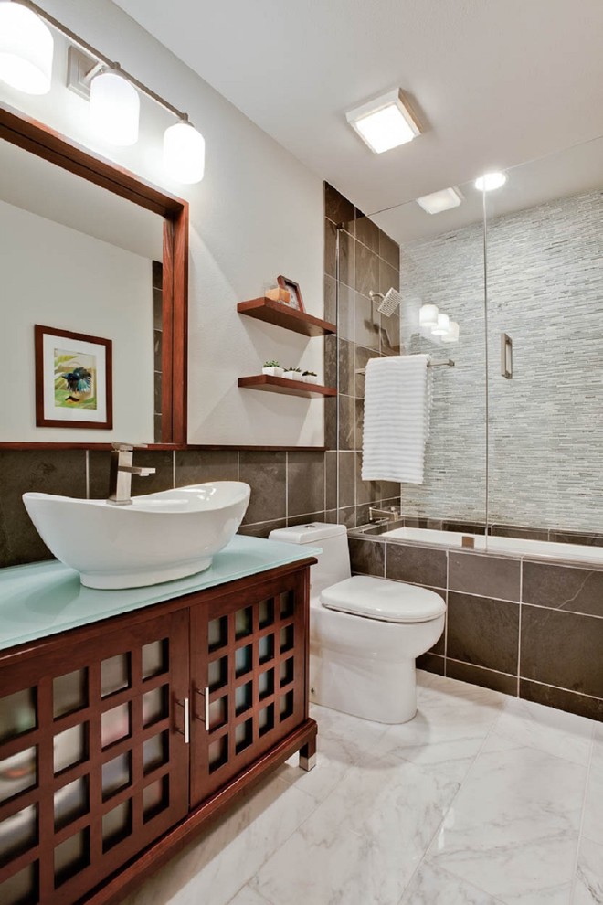 Modern Bathroom Design With Undermount Tub