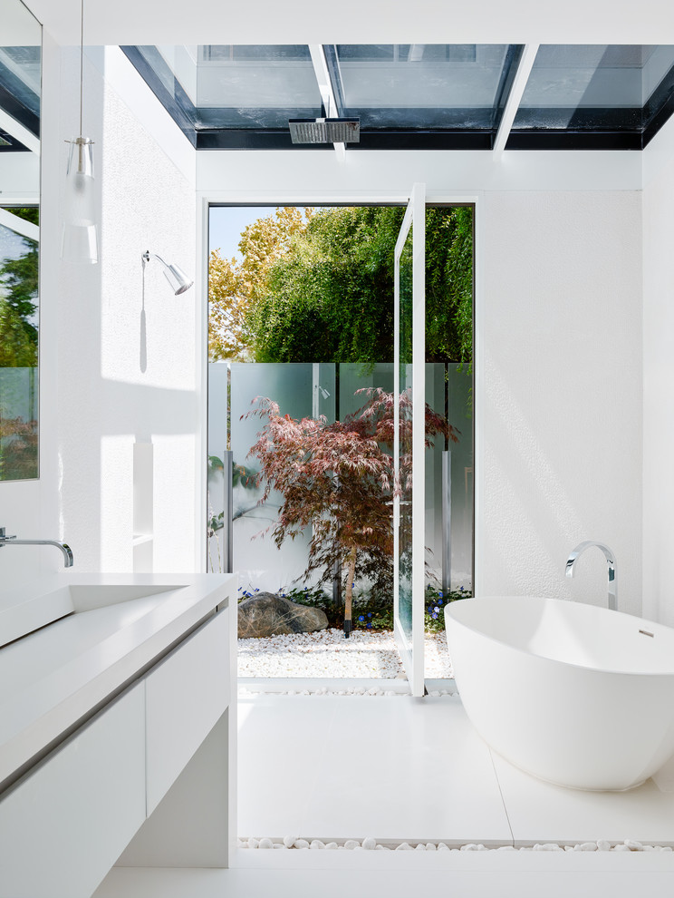 Modern Bathroom Design With White Floors