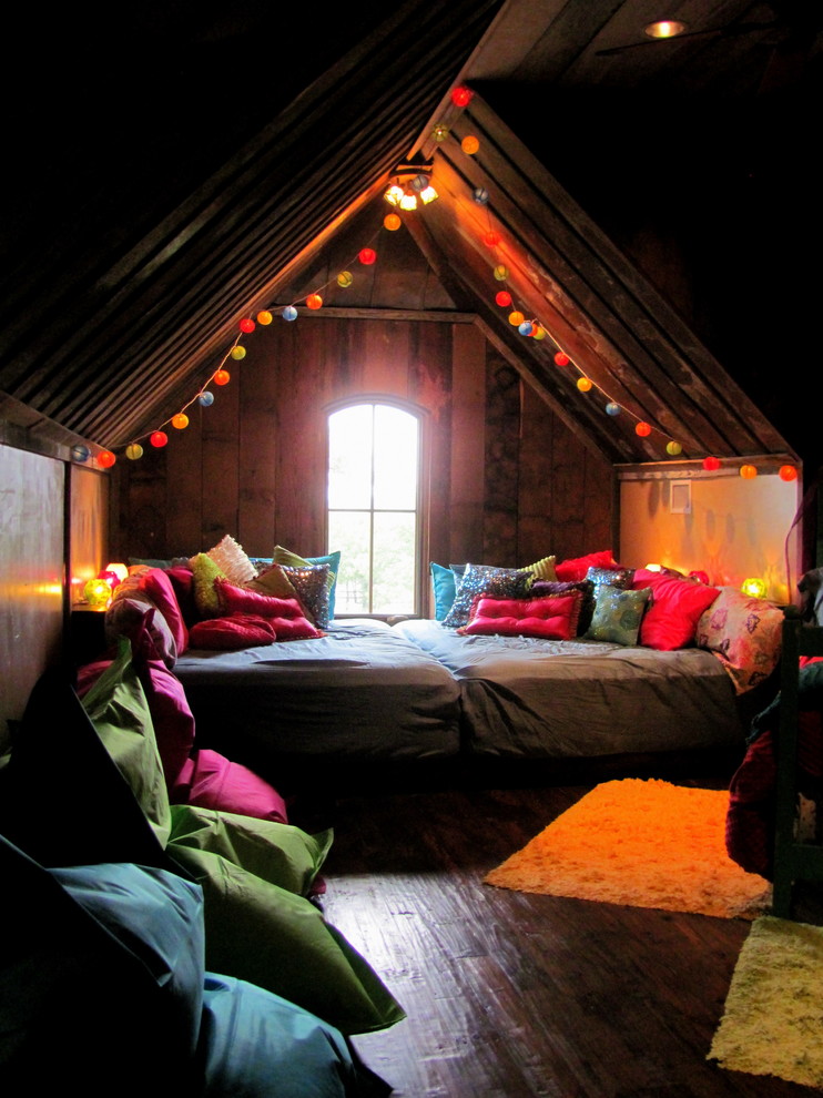 Christmas Attic Bedroom Decoration Ideas